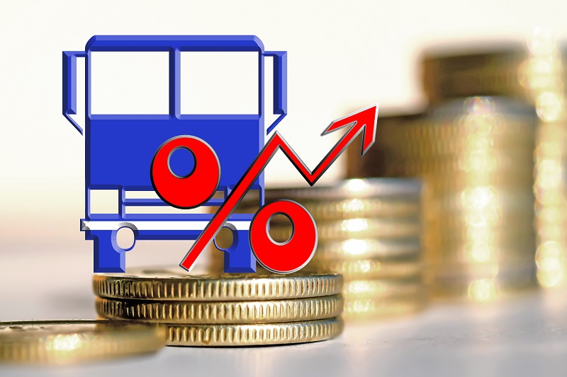 Az infláció helyett csak 5%-kal emelkednek a buszos útdíjak januártól