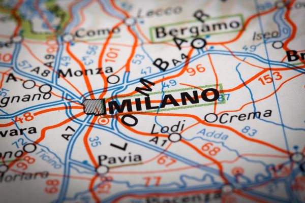 Októbertől Milánóban is kötelező a holttérfigyelő