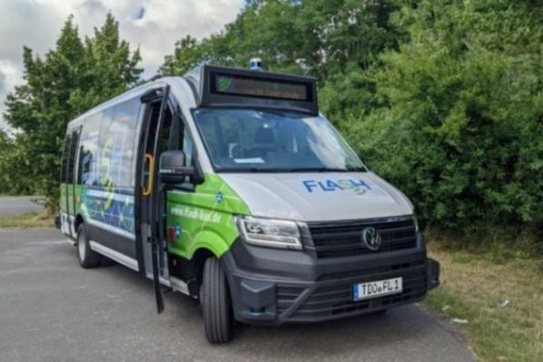 Két éve közlekedik vezető nélkül Szászországban egy átalakított VW midibusz