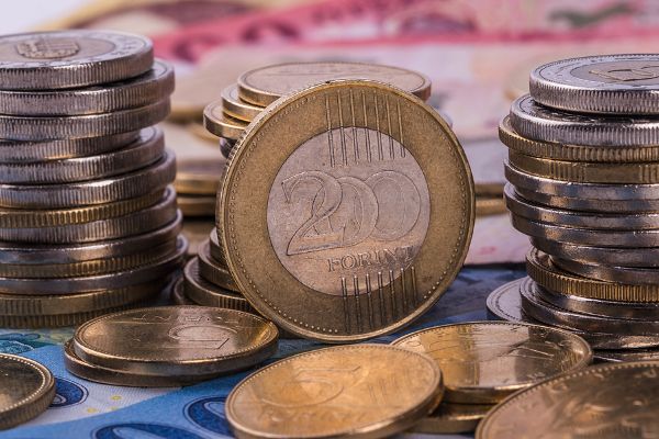 Cseh kanyar autóbusszal: mennyi a sofőr napidíja, és mit kér a NAV?